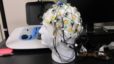 manekin head with ECG electrode cap
